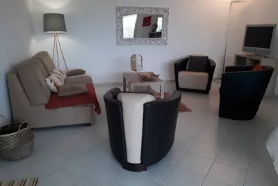 Image de T3 - 75m2 climatisé terrasse centre ville et plage
