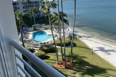 Image de Water Views, Private Beach, Luxury Condo