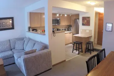 Image de 2-Level Townhouse within Walking Distance of Everything