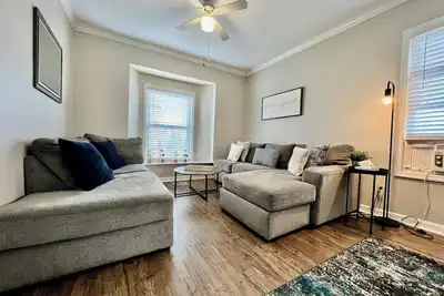 Image de 2639 Observatory Drive, Unit 2 · Hyde Park Getaway - Close to Square & Downtown