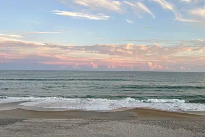 Image de Breathtaking Beachfront View! Sleeps 8, Spacious Patios & Dog-Friendly