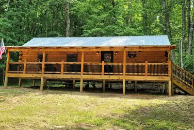 Image de Secluded East Tn Log Cabin