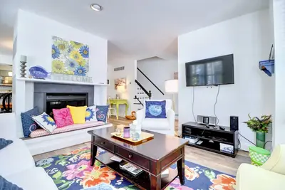 Image de Only A 7 Minute Walk To The Beach!