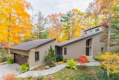 Image de Bright and spacious family home in beautiful Southcott Pines area in Grand Bend