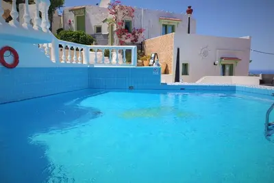 Image de Chambre spacieuse à Creta pour 3 personnes, avec climatisation, piscine et nature