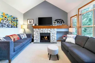 Image de Steller's Jay Chalet, Ski in-out, Private Hot Tub, 2 bed/Bath, Sleeps 6