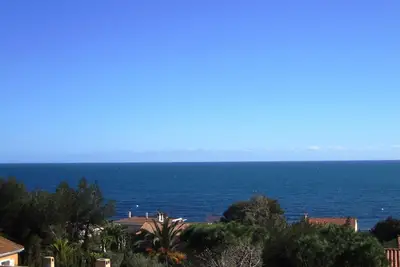 Image de Studio de charme avec terrasse et vue exceptionnelle dans résidence sécurisée