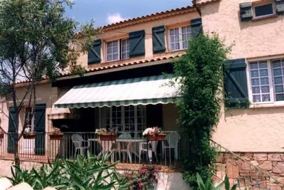 Image de Villa in Cogolin, near St Tropez, with private pool and great views.