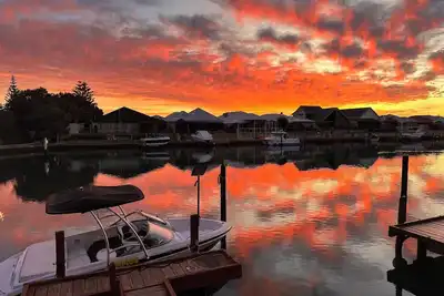 Image de Canal Views - accommodation in Halls Head, Mandurah: dolphins, sunrises and more