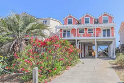 Image de Nauti Time - Oceanfront home with Fireplace and Private Pool! ! !