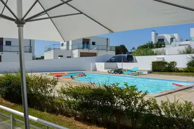 Image de Modern, air-conditioned family apartment with pool. 10 minute walk to beach