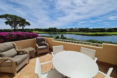 Image de 15%discount July dates! 2 bed apartment with lake views Sao Lourenço Quinta Lago