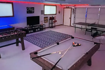 Image de New Game Room! WiFi! King Bed! Family Friendly!