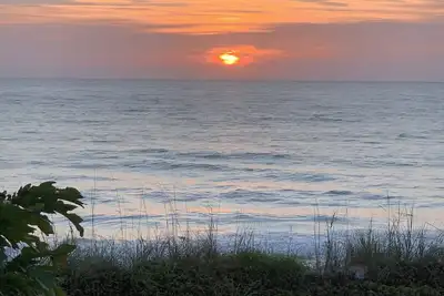 Image de Oceanfront sunrise condo
