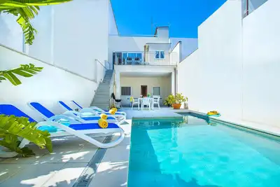 Image de Town centre apartment with pool and private parking