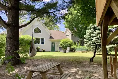 Image de Spacious Light-Filled Traverse City Home w/ Treehouse, 2 Mins from Lake Michigan