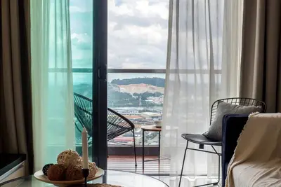 Image de Luxury Smart Apartment w\/ Poolview @Green Haven