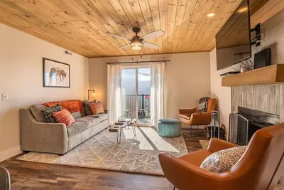 Image de Indoor Pool Access Full Kitchen Mountain Views