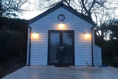 Image de Peaceful self-contained brand-new cabin on the beautiful West Coast of Guernsey