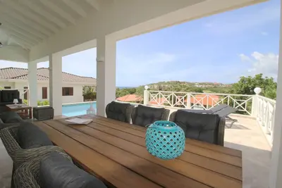 Image de Luxury villa, one of the closest to blue bay beach