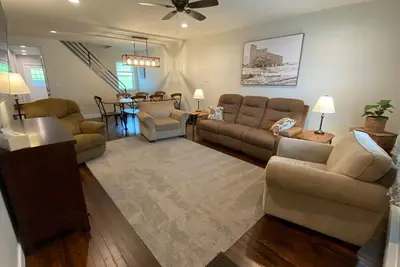 Image de Recently Updated 3br\/2ba townhome; Great Location