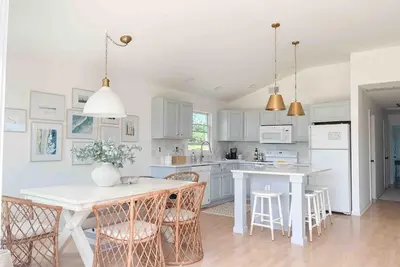 Image de Coastal Cottage - Newly Renovated - 4 Bdrm