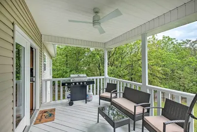 Image de Bella Vista Home w/ Yard: Half Mile to Trails!