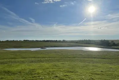 Image de Spacious lodge with fishing pond.