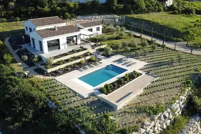 Image de Villa contemporaine de luxe Ă la vue imprenable