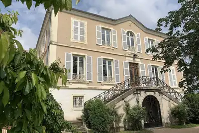 Image de Grande Maison Familiale Située Dans le Beaujolais au Coeur des Vignes