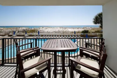 Image de Sea Oats 203 Spacious Upgraded 2 Bedroom, Gulf Front Oasis!