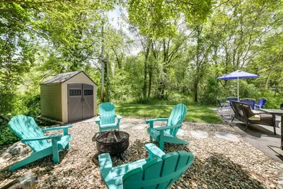 Image de Steps to Lake Michigan Beach: Gary Vacation Rental