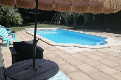 Image de Grande maison 6 personnes avec belle piscine, 3 chambres, 4 km de la plage