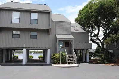 Image de Villa overlooking lake near ocean located within gated Litchfield By the Sea community.