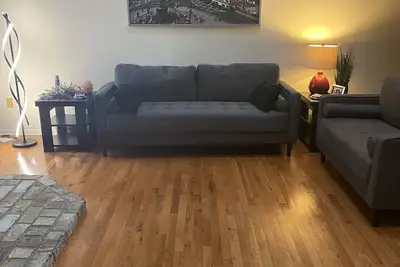 Image de Townhome 3 miles from Stadium - free garage parking