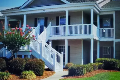 Image de Salty Livin & Golf Retreat. Your Relaxing, Stress Free Vacation Awaits You! !