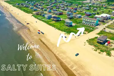 Image de Salty Suites, beachfront, opt golf cart