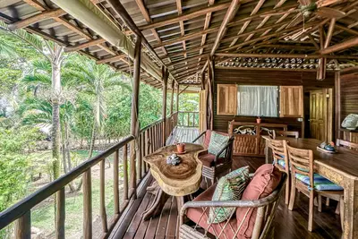 Image de Spectacular beachfront & tropical home with a shared pool, W\/D, lanai, hammock