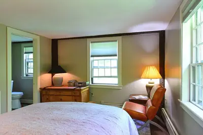 Image de Comfortable, renovated 2 bedroom apartment in historic grist mill.