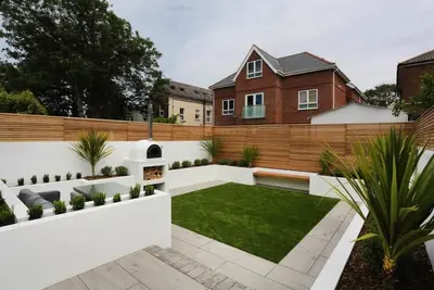 Image de Bournecoast: Modern House With Garden-Pizza Oven-Bbq-Wifi-Parking-Netflix-Hb2192