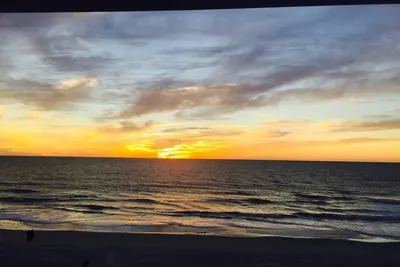 Image de Five Star Beachfront Condo Newly Renovated