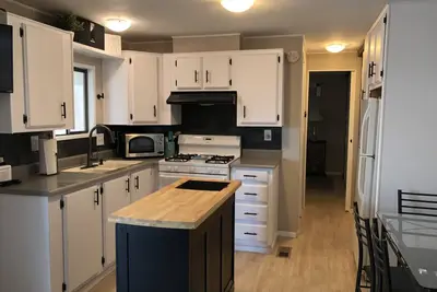 Image de Private Gated Community Home With Beautiful Partial Lake View and Launch Ramp.