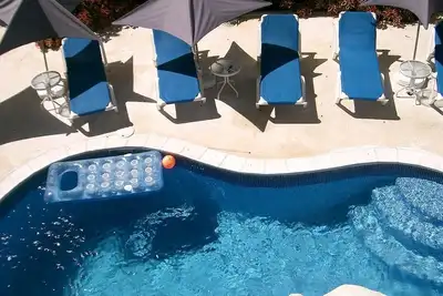 Image de Luxury Villa with pool 5 min walk to beach