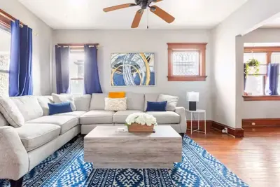 Image de Spacious Historic Getaway: 5★ Location, ♛Royal Beds