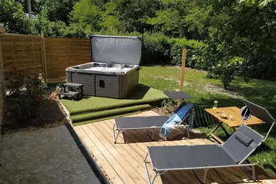 Image de Logement au calme avec jacuzzi privatif à volonté