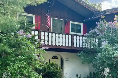 Image de Mountain Chalet -Storyland & Outdoor fun awaits! Hiking, golf, shopping, dining!