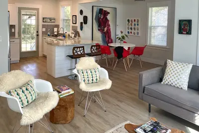 Image de Arthouse, freshly renovated 2 bedroom residential