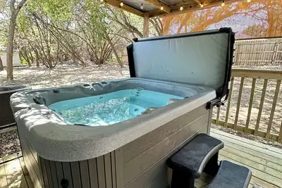 Image de Lakeview Escape -Hot Tub/ Fire Pit/Ping Pong/Super fast Internet/Walk to Lake