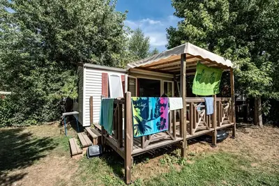 Mobil home La Dourbie Confort 33m² (3 chambres) + terrasse couverte 13m² + Tv + Lave vaisselle 6 personnes
