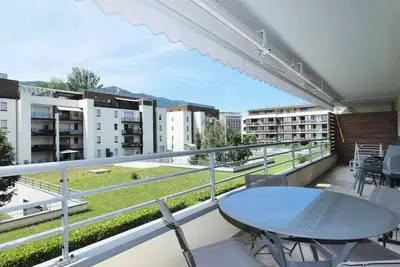 Image de Ideal gelegen am Ufer des Sees, schöne 3 Zimmer!